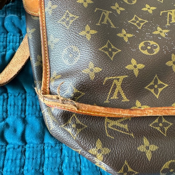 Authentic Louis Vuitton - Picture 4 of 11